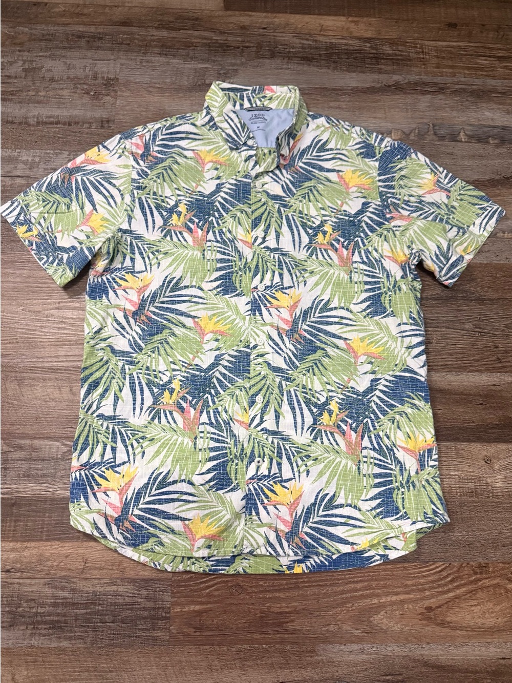 Izod Men's Short-Sleeve Tropical Print Button-Down Shirt  EUC Size M